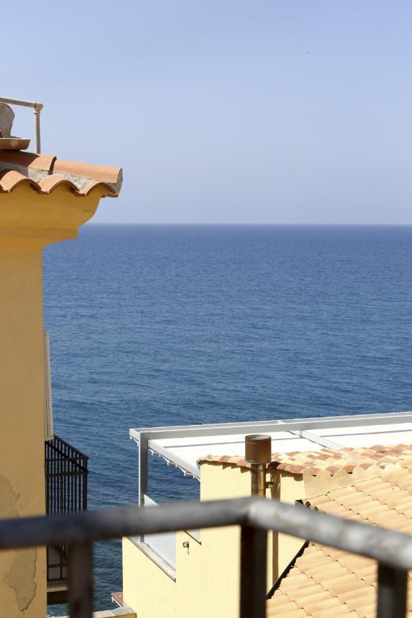 Terrazza Lucilla Apartment Чефалу Екстериор снимка